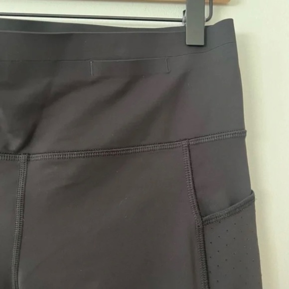 Lululemon Mind Over Miles Crop 17” in Black (10) - Picture 9 of 10